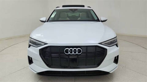 2022 Audi e-tron quattro Premium