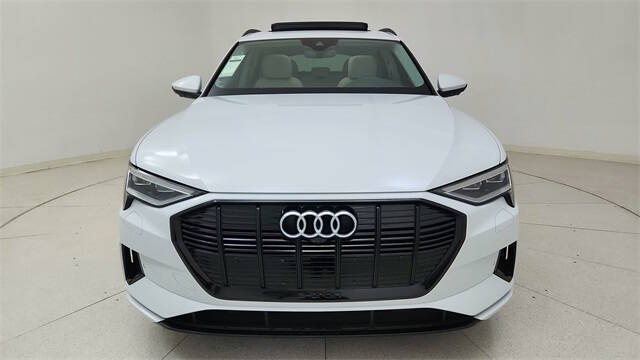 2022 Audi e-tron quattro Premium