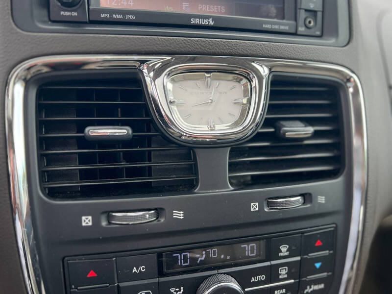 2013 Chrysler Town and Country Touring-L