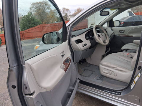 2011 Toyota Sienna XLE 8-Passenger