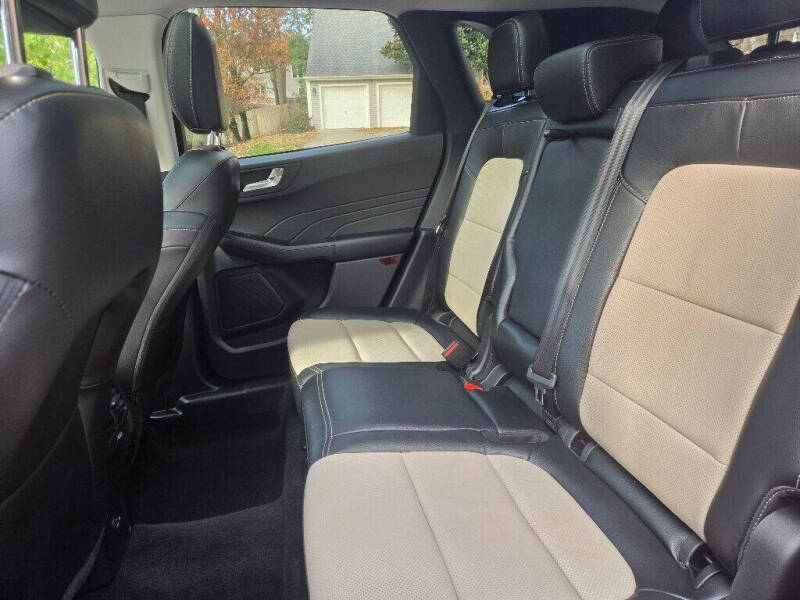 2022 Ford Escape Titanium