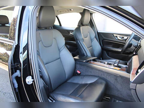 2022 Volvo S60 B5 Momentum