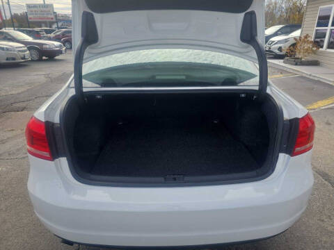 2014 Volkswagen Passat 1.8T S PZEV