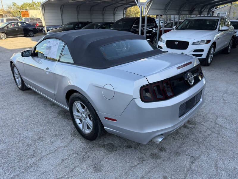 2014 Ford Mustang V6