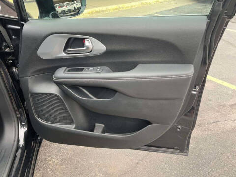 2024 Chrysler Pacifica Touring