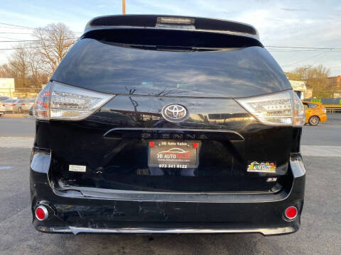 2013 Toyota Sienna SE 8-Passenger