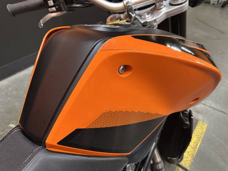 2017 KTM 690 Duke