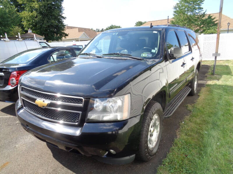 2012 Chevrolet Suburban LT photo 3