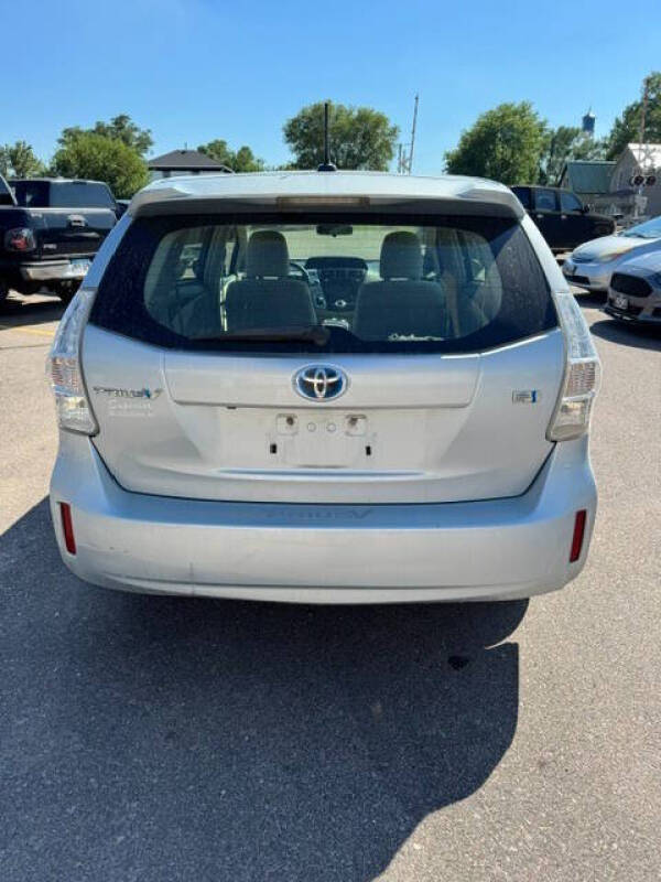 2012 Toyota Prius v Two