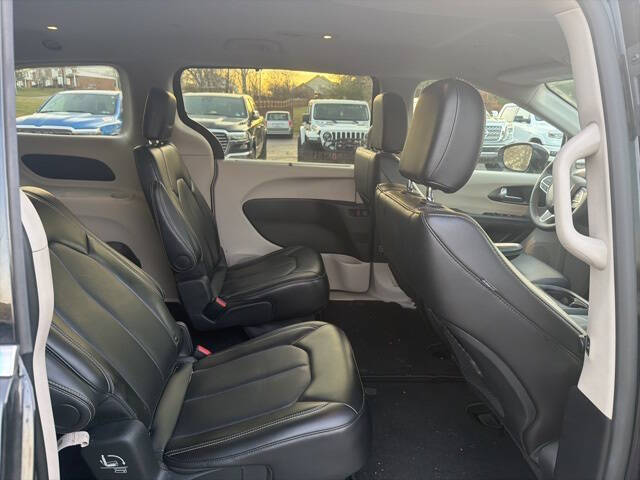 2024 Chrysler Pacifica Touring L