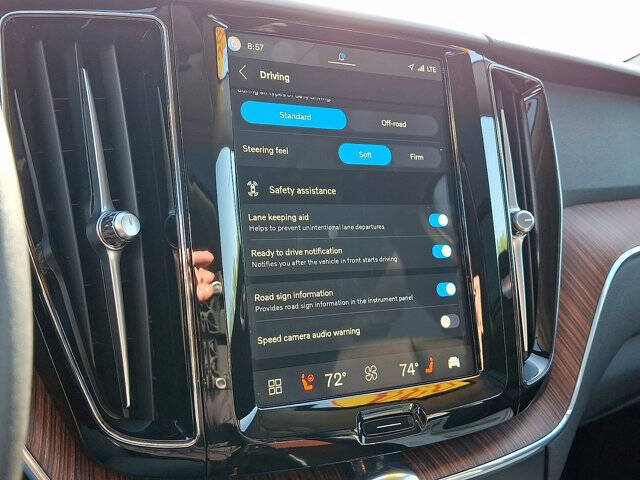 2024 Volvo XC60 B5 Plus Dark Theme