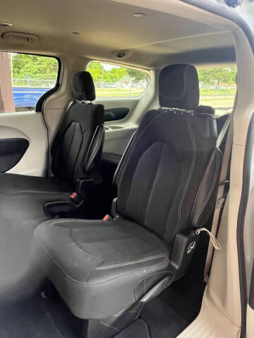 2024 Chrysler Voyager LX