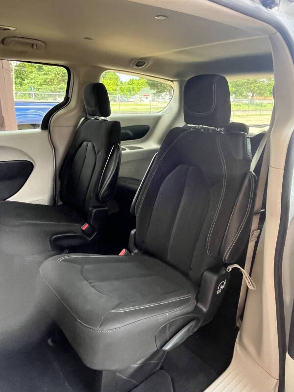 2024 Chrysler Voyager LX