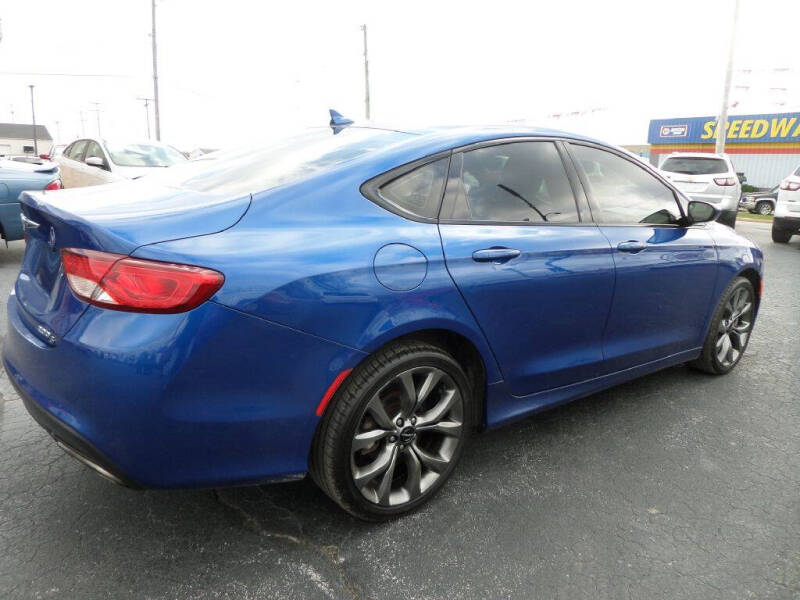 2016 Chrysler 200 S photo 11