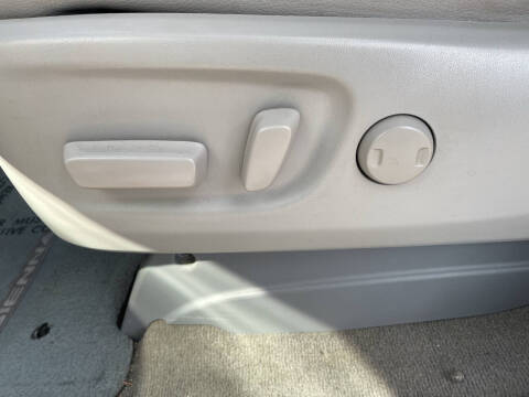 2012 Toyota Sienna XLE 8-Passenger