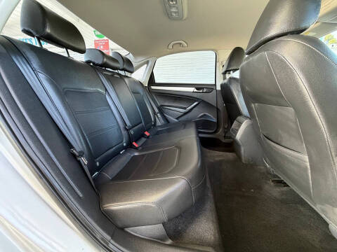 2012 Volkswagen Passat SE PZEV