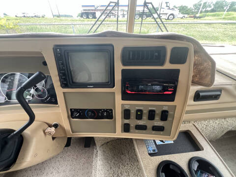 2007 Winnebago Adventurer