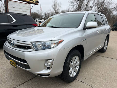 2013 Toyota Highlander Hybrid for sale at Town and Country Auto Sales in Jefferson City MO