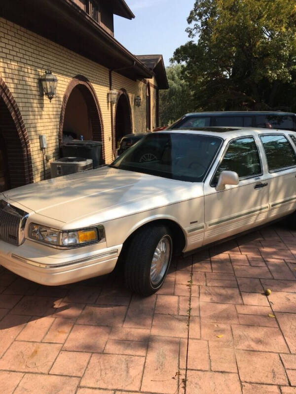 1997 Lincoln Town Car for sale at MIDWEST AUTO COLLECTION in Naperville IL
