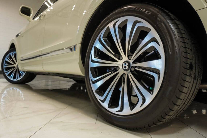 2023 Bentley Bentayga Azure V8
