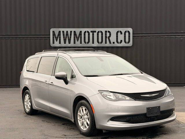 2021 Chrysler Voyager's photo
