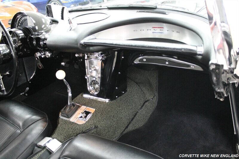 1961 Chevrolet Corvette 43