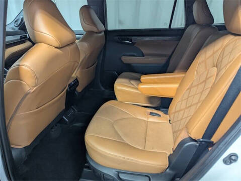 2023 Toyota Highlander Platinum