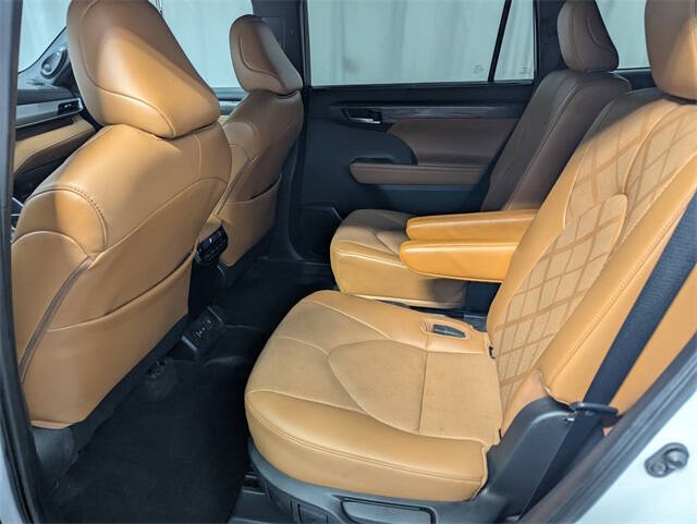 2023 Toyota Highlander Platinum