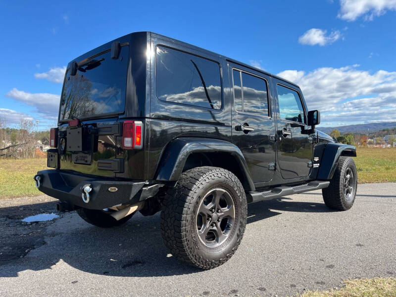 2012 Jeep Wrangler Unlimited Sahara photo 9