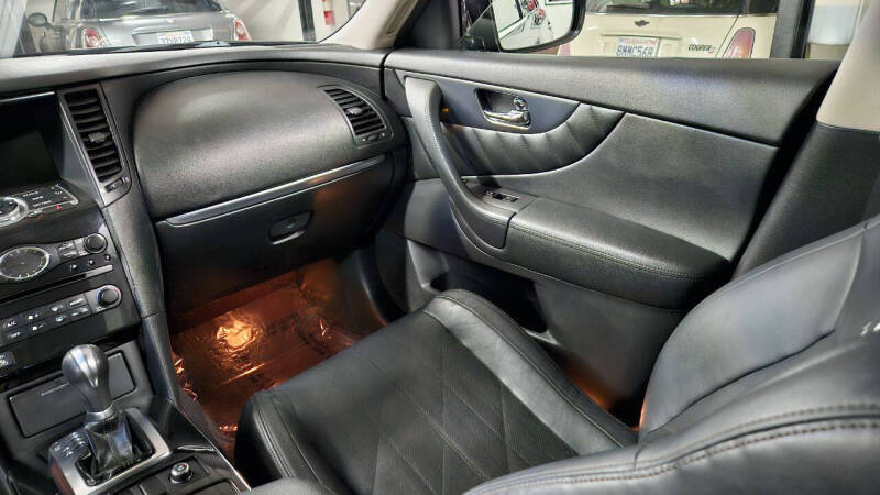 2010 INFINITI FX 35 photo 18