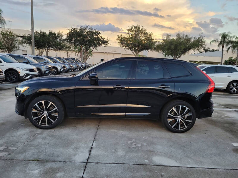 2023 Volvo XC60 B5 Plus Dark Theme