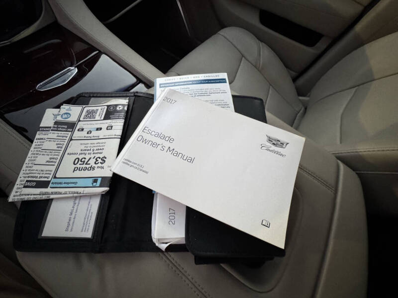 2017 Cadillac Escalade Luxury