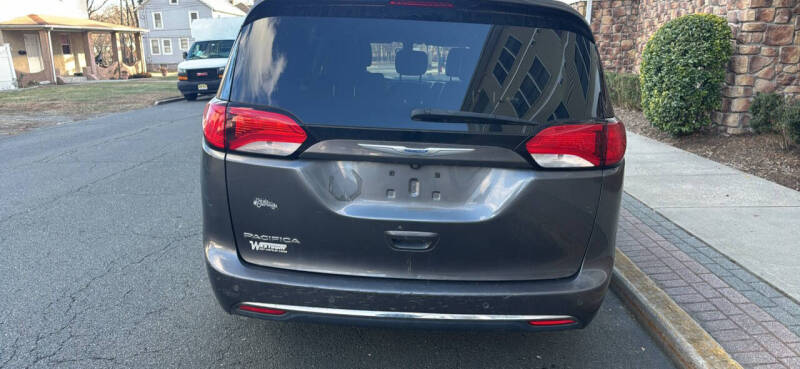 2018 Chrysler Pacifica Touring L