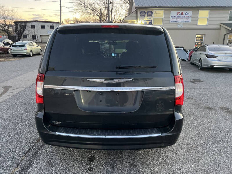 2012 Chrysler Town and Country Touring