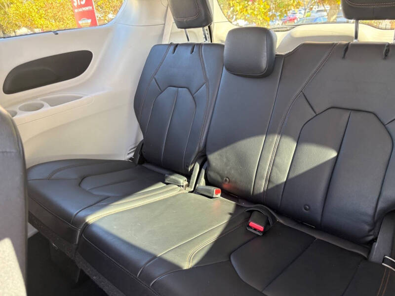 2017 Chrysler Pacifica Touring-L