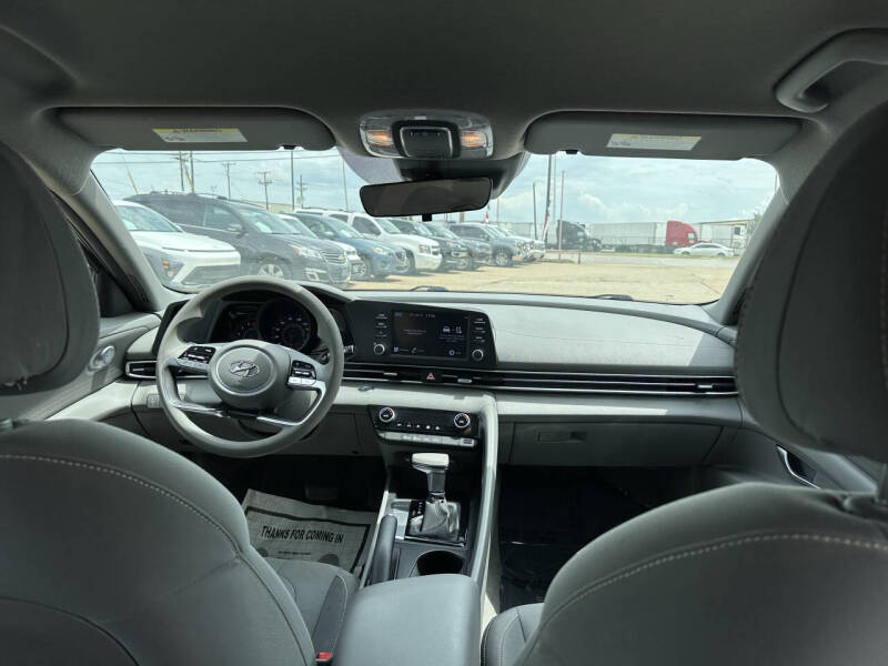 2022 Hyundai Elantra SEL