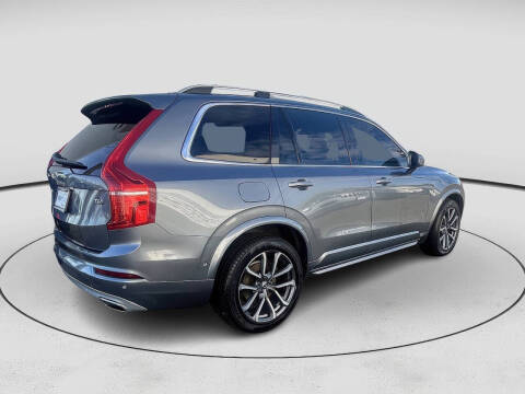 2016 Volvo XC90 T6 Momentum