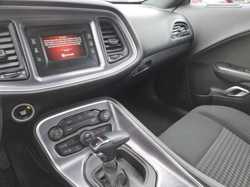 2017 Dodge Challenger SXT