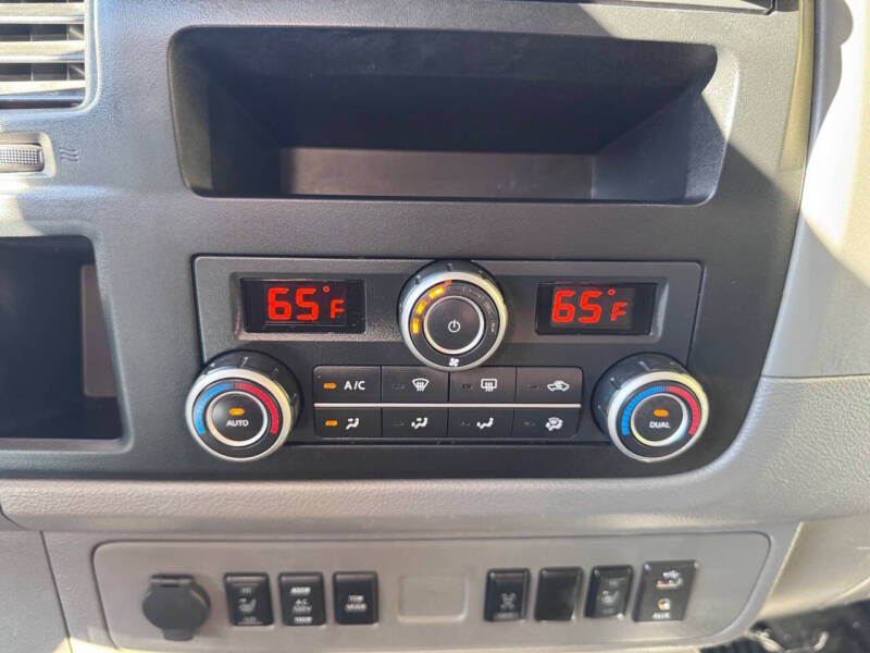 2016 Nissan NV 3500 HD SL