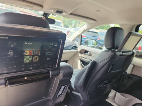 2017 Chrysler Pacifica Touring-L Plus