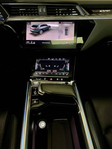 2019 Audi e-tron quattro Prestige