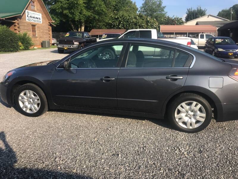 2009 Nissan Altima for sale at H & H Auto Sales in Athens TN