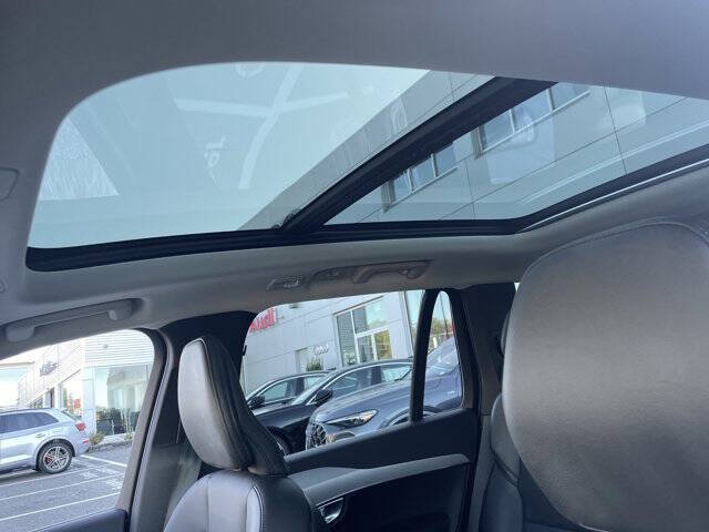 2025 Volvo XC90 B5 Core Bright Theme