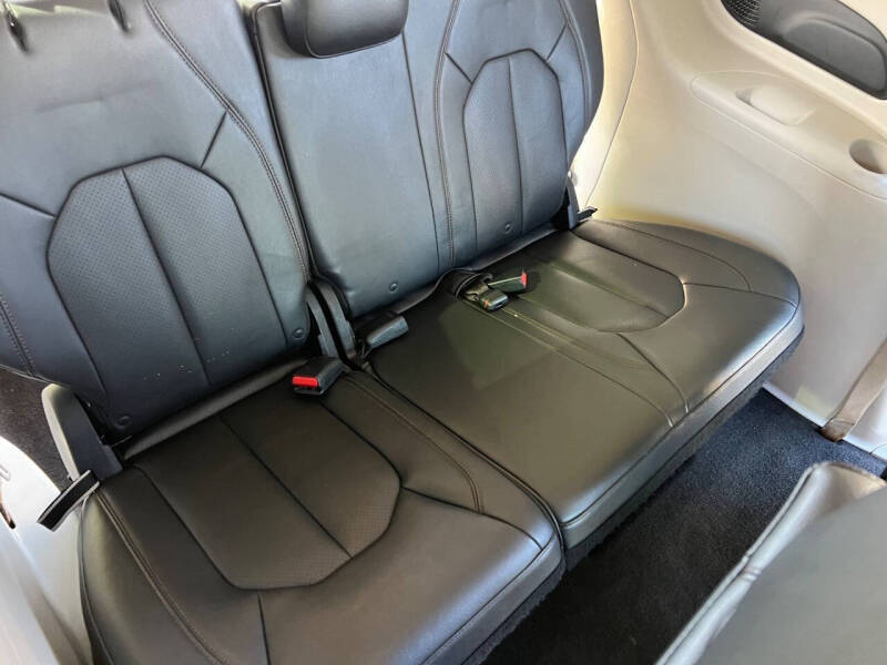 2017 Chrysler Pacifica Touring-L Plus
