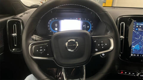 2025 Volvo XC40 B5 Plus Dark Theme