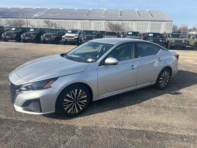 2023 Nissan Altima for sale at Sam Leman Chrysler Jeep Dodge of Peoria in Peoria IL