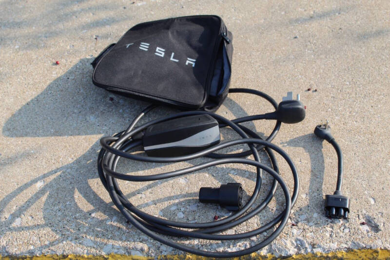 2016 Tesla Model S 75D