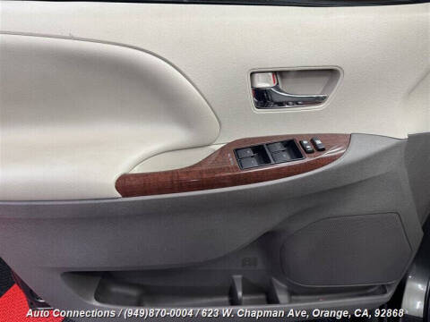 2013 Toyota Sienna XLE 8-Passenger