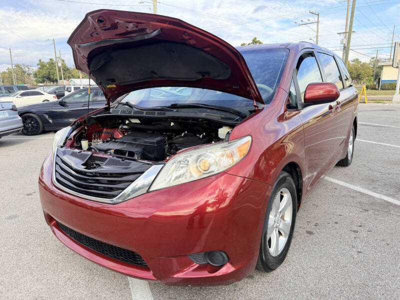 2014 Toyota Sienna LE 8-Passenger