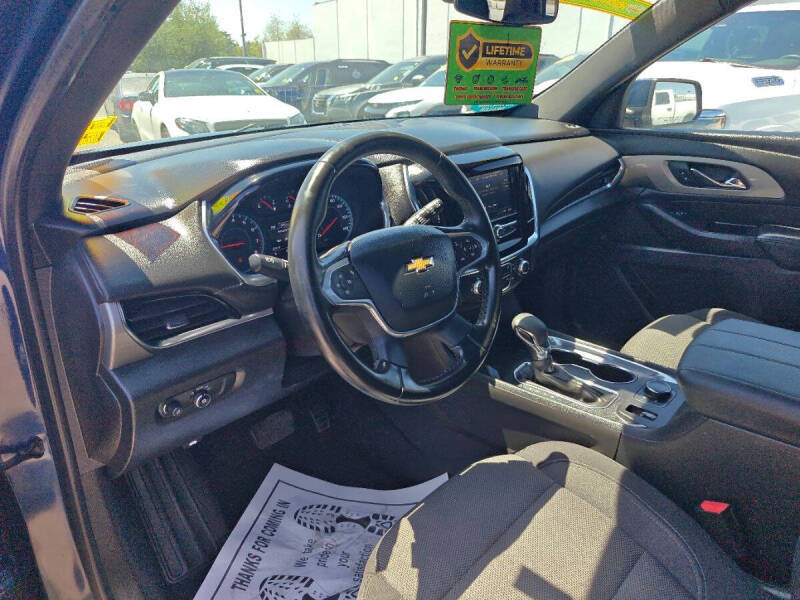 2023 Chevrolet Traverse LT Cloth